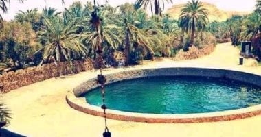 بحيرات الملح فى واحة سيوة جمال طبيعى وعلاج مجانى يجذب السياح.. مياه فيروزية لا يغرق فيها أحد بفعل الكثافة العالية.. ومناجم الملح تتحول إلى أحواض سباحة محاطة ببياض ناصع يخطف الأنظار.. صور