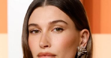 6 خطوات للحصول على مكياج محترف مثل هايلي بيبر.. للحصول على إطلالة جذابة  