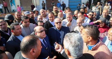 محافظ كفر الشيخ يستمع لشكاوى وطلبات أهالى سيدى سالم