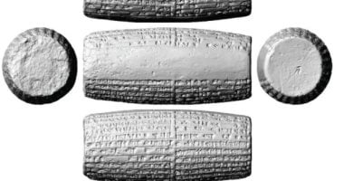 أسطوانات مسمارية تكشف أعمال الملك نبوخذ نصر الثاني في بابل.. ما القصة؟