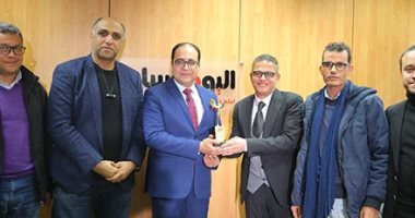 «اليوم السابع» تكرم الكاتب والمخرج شريف سعيد بعد فوزه بجائزة نجيب محفوظ عن رواية عسل السنيورة.. صاحب الجائزة يؤكد: الرواية التى لا تكشف مستورا فالنار أولى بها.. أنا أكتب لكى أبتهج ولا أكسر الخطوط العامة للتاريخ