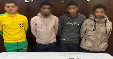 المتهمون عقب القبض عليهم