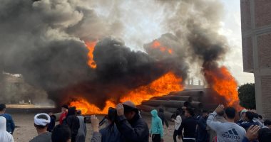 قطع الكهرباء عن قرية سنتريس بالمنوفية فى محاولة للسيطرة على حريق مخزن مواسير