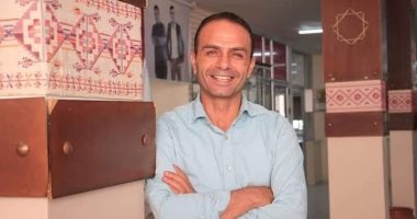 «من النكبة إلى غزة»..الكاتب الفلسطينى هانى السالمى لليوم السابع: كتبت تحت القصف لأبقى والكلمة آخر ما تبقى لى من الوطن.. فقدت كتبى ومخطوطاتى ولم أفقد الذاكرة.. نحمل بيوتنا فى حقائب والخيمة عنوان الحياة المؤقتة