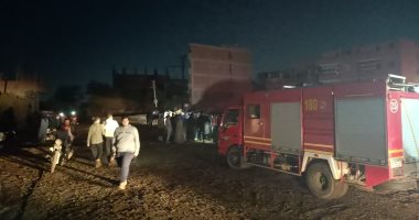 تبريد الحريق بعد السيطرة على مخزن المواسير بالمنوفية.. بث مباشر