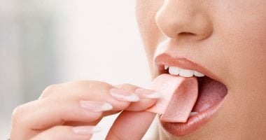 5 أكلات ومشروبات تحتوى على جزيئات بلاستيكية.. اللبان أبرزها