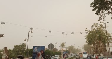 عاصفة ترابية مفاجئة تحجب الرؤية بأسوان
