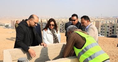 وزيرة البيئة تتفقد آبار وشبكة سحب الغاز الناتج عن مقلب السلام بعد إغلاقه.. صور