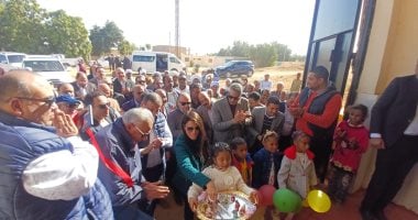 وزيرا التخطيط والزراعة ومحافظ أسوان يفتتحون محطات الرى المجمعة بالطاقة الشمسية بقرية الشهامة