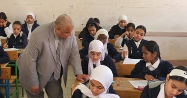 وكيل تعليم الأقصر يتفقد لجان الامتحانات لمختلف المراحل التعليمية.. صور