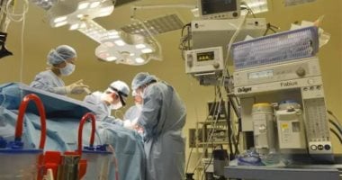 أطباء يزيلون كرة شعر بطول متر من معدة طفلة مصابة بمرض أكل الشعر