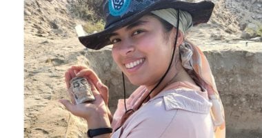 اكتشاف قناع نادر فى مقبرة جماعية يعود لـ3300 عام بالبحرين