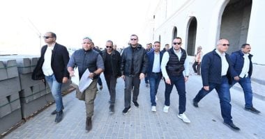 وزير الإسكان يتفقد مشروع «كوبرى C19» والمدينة التراثية بالعلمين الجديدة