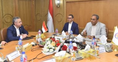 وزير الاستثمار والتجارة الخارجية يناقش مع محافظ قنا فرص الاستثمار بالمحافظة