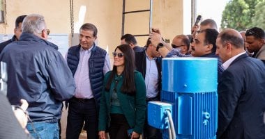 وزيرا التخطيط والزراعة ومحافظ أسوان يفتتحون محطة الزهراء للطاقة الشمسية