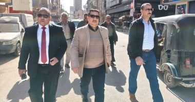 السكرتير العام المساعد لسوهاج يتفقد ميادين وأسواق طهطا ويرفع إشغالات سوق الزراعة