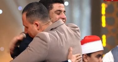 قارئ بريطانى يشيد بقراء دولة التلاوة: هى دى مصر.. لجنة التحكيم لـ القلاجى: ما فيش بعد كده.. وقبلات على الرأس بين المتسابقين.. تأهل محمد القلاجى ومحمود السيد وخروج محمد شفيق.. واحتفاء بالشيخ أحمد عامر