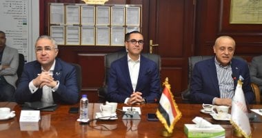 المهندس حسن الخطيب وزير الاستثمار والتجارة الخارجية وجانب من اللقاء 