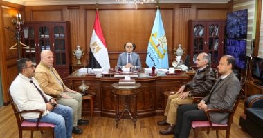 محافظ كفر الشيخ يناقش موقف تنفيذ مشروعات مياه الشرب والصرف الصحى