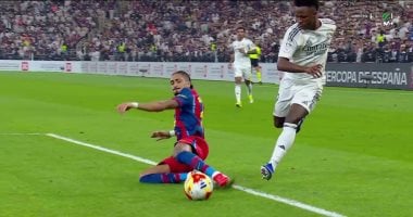 رافينيا ينقذ فرصة من أقدام فينيسيوس