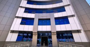 محافظ أسوان يكشف حقيقة وقف خدمات الطوارئ بالتأمين الصحى الشامل