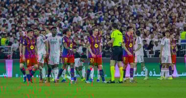 فريق برشلونة الاسباني مع ريال مدريد في السوبر