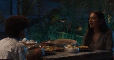 عمر الشريف يطالب والدته بالتعامل معه كرجل وليس طفلا فى مسلسل لعبة وقلبت بجد