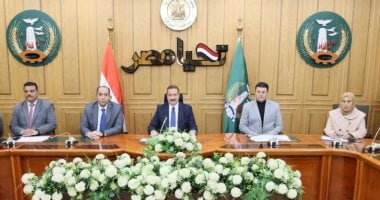 محافظ المنوفية يناقش موقف مشروعات هيئة الأبنية التعليمية للعام المالى الحالى