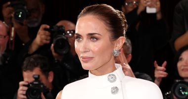 إيميلي بلانت بفستان من تصميم لويس فويتون