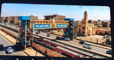 محافظ أسوان يضع حجر الأساس لكوبري مشاه بديلًا عن مزلقان كيما.. فيديو وصور