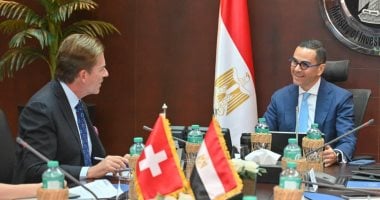 وزير الاستثمار والتجارة الخارجية يلتقي السفير السويسري بالقاهرة لبحث سبل تعزيز التعاون الاقتصادي المشترك واستعراض فرص الاستثمار المستقبلي