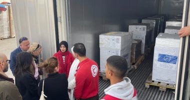 محافظ شمال سيناء يرافق وفد السفارة البريطانية لتفقد مخازن الهلال الأحمر المصرى