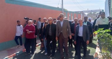 تسليم منازل و10 مشروعات لدعم الأسر الأولى بالرعاية بأسوان