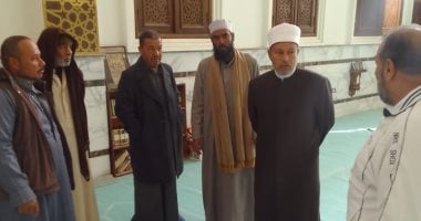 مدير أوقاف الإسماعيلية يتفقد مسجد القرية بأبو خليفة.. صور