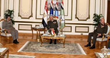 وزير الدفاع يلتقى وفدًا من الاتحاد العربى للرياضة العسكرية