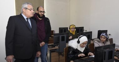 نائب رئيس جامعة عين شمس يتابع امتحانات الفصل الدراسي الأول بكليتي تجارة وألسن