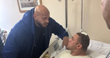 بيج رامي يطمئن على محمد الديزل فى المستشفى