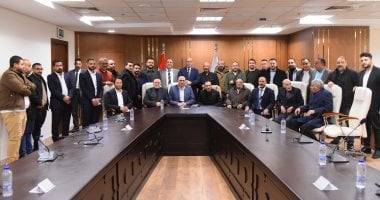 وزير العمل يعقد اجتماعا مع ممثلى شركات إلحاق العمالة بالخارج