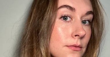 4 عادات تسبب تساقط الرموش.. منها طريقة إزالة المكياج