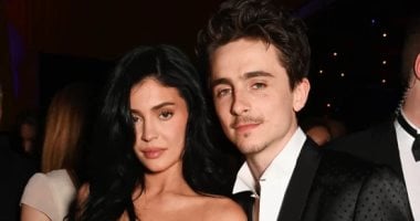 كايلى جينر «وش الخير» على تيموثي شالاميه بعد حصد الجولدن جلوب