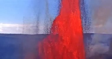 بركان كيلويا فى هاواى يقذف حمما بركانية بارتفاع 460 مترا.. فيديو