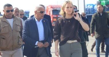 محافظ شمال سيناء يرافق وزيرة الخارجية والتجارة والدفاع الإيرلندية أمام معبر رفح