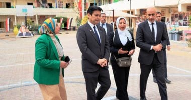 وزير التعليم يشيد بمستوى طالبات مدرسة السيدة نفسية فى البرمجة