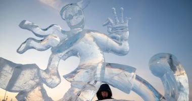 انطلاق النسخة الـ37 لمسابقة هاربين الدولية لنحت الجليد فى الصين