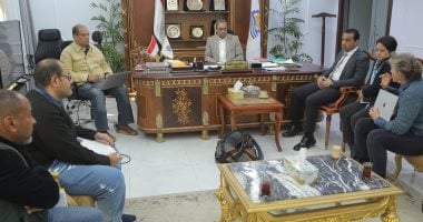 محافظ قنا يبحث تحويل "دندرة" إلى نموذج رائد للسياحة الريفية المستدامة