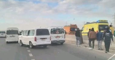 إصابة 14 شخصا إثر انقلاب سيارة ميكروباص بطريق السويس السخنة