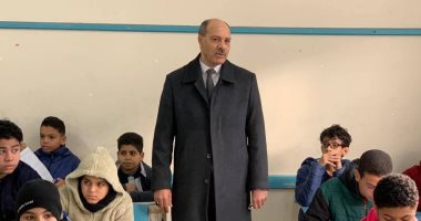 "تعليم الإسكندرية" يتفقد امتحانات النقل لنصف العام