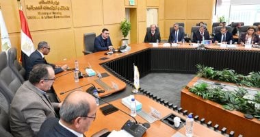 وزير الإسكان يتابع الموقف التنفيذى لمشروعات المرحلة الأولى لمبادرة حياة كريمة