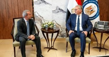 وزير البترول يتابع مع مسئولى إينى خطط زيادة الإنتاج وحفر الآبار الجديدة