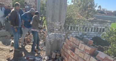 إزالة فورية لحالتي تعدى على أراض زراعيه بمركز طهطا فى سوهاج